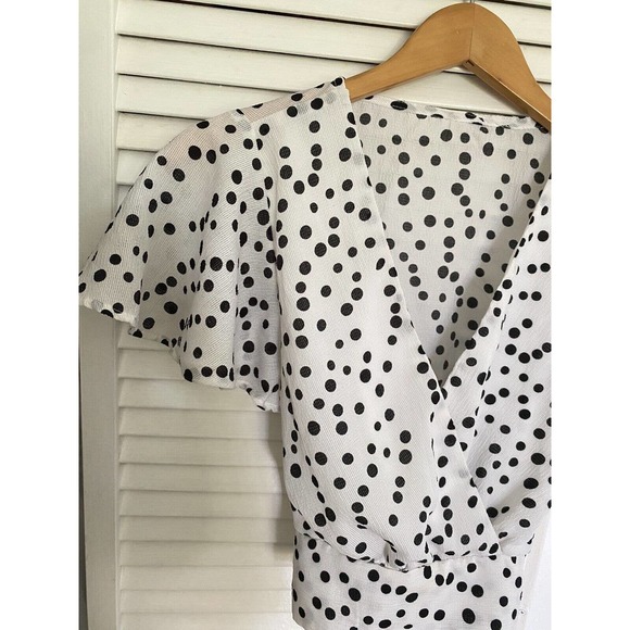 Black White Polka Dot Crop top Tie Back V Neck Medium Flutter Sleeve. NWT - Picture 3 of 9